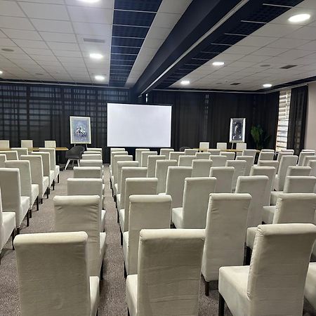 Garnet Hotel & Event Centar รูมา ภายนอก รูปภาพ