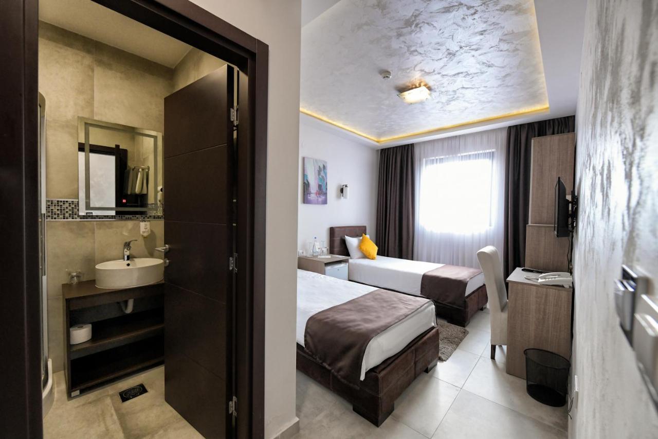 Garnet Hotel & Event Centar รูมา ภายนอก รูปภาพ