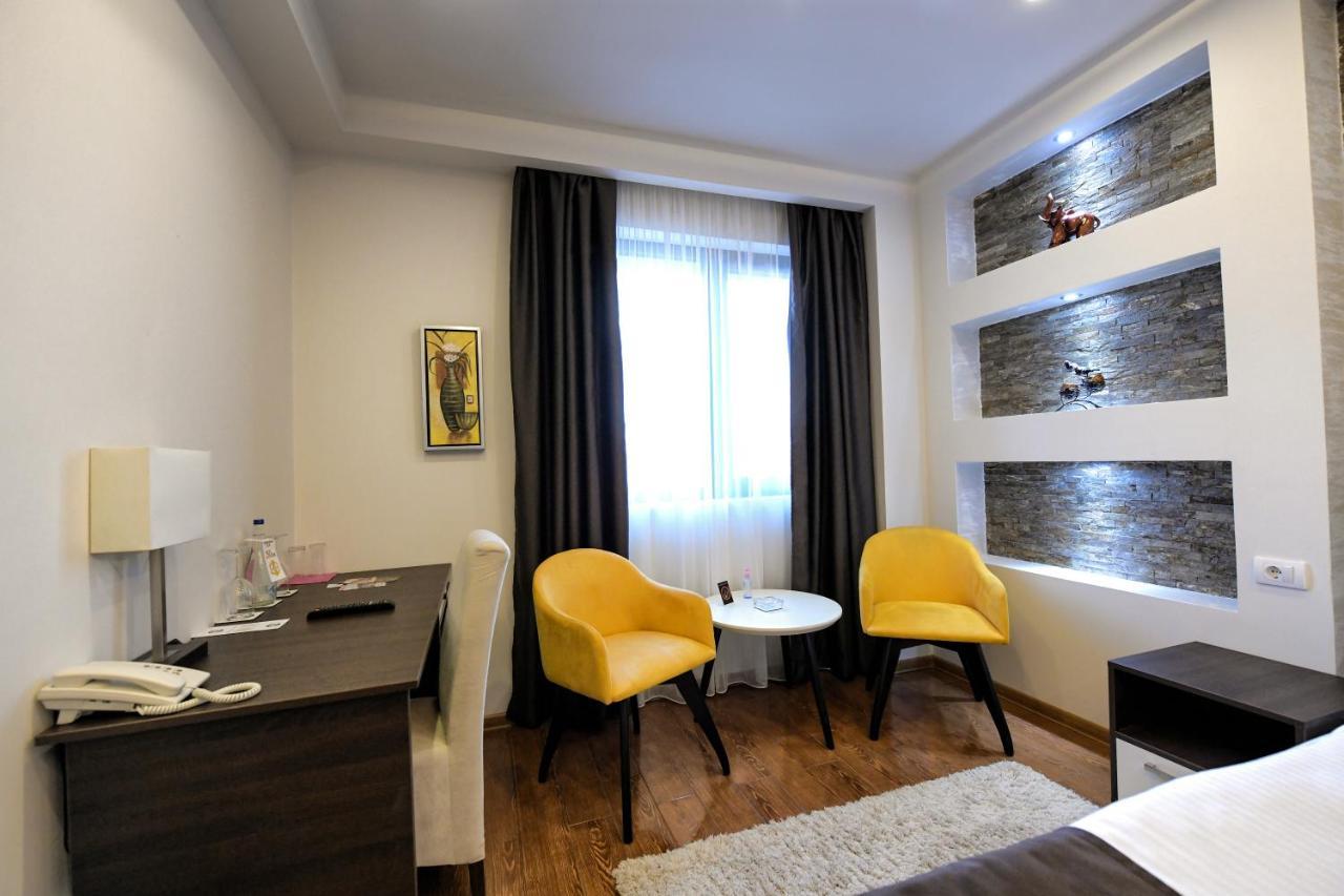 Garnet Hotel & Event Centar รูมา ภายนอก รูปภาพ