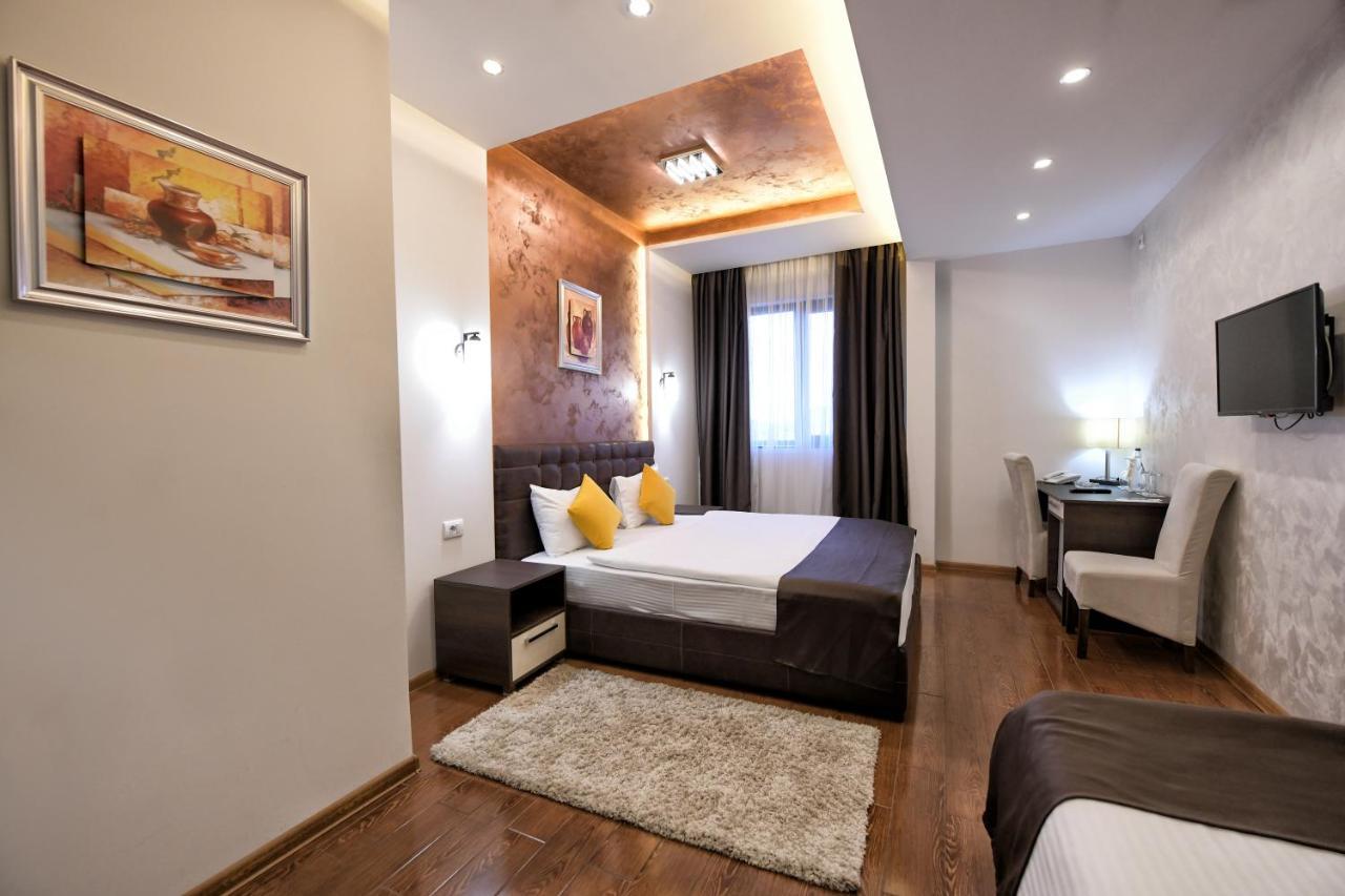 Garnet Hotel & Event Centar รูมา ภายนอก รูปภาพ