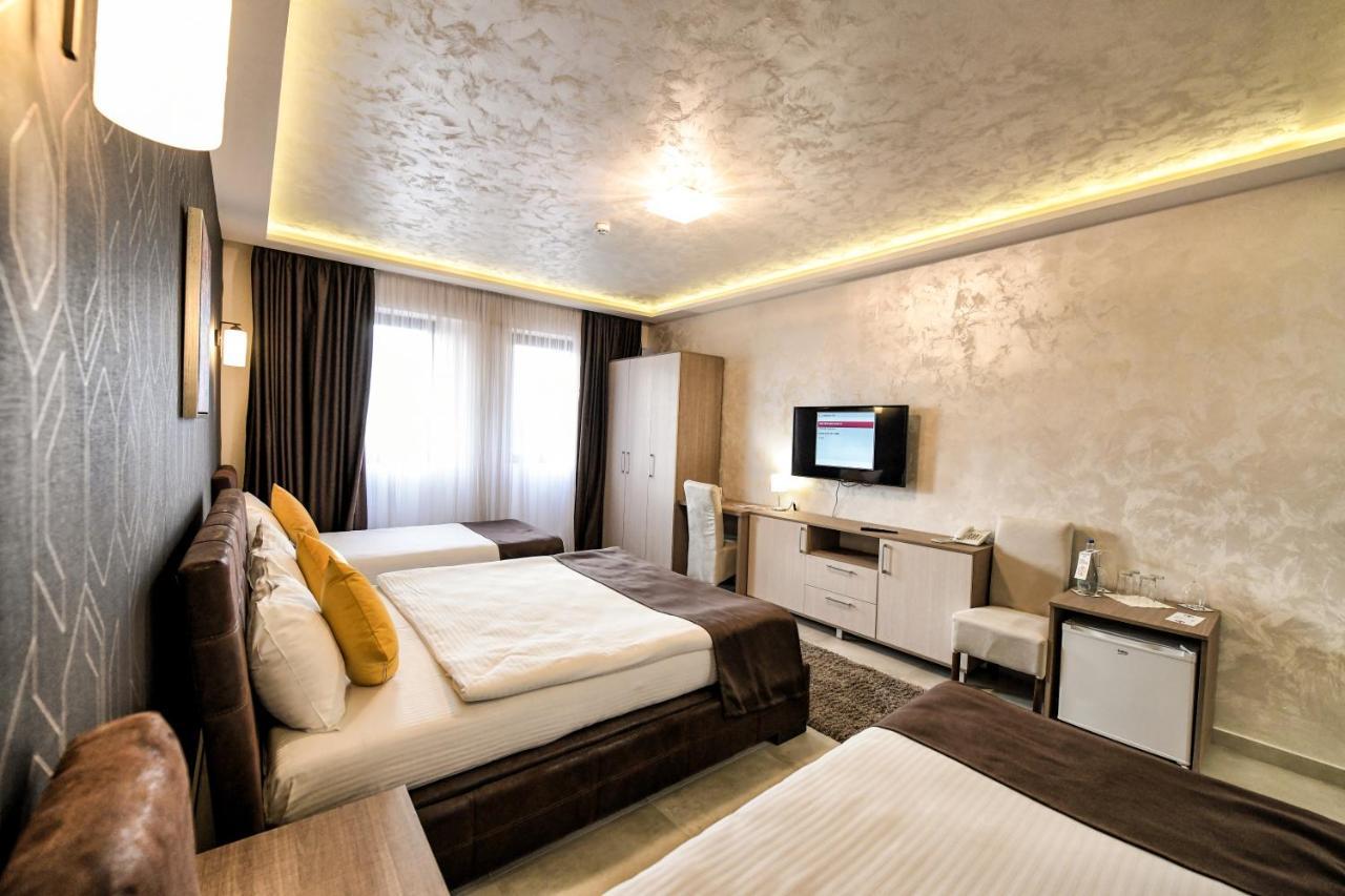 Garnet Hotel & Event Centar รูมา ภายนอก รูปภาพ