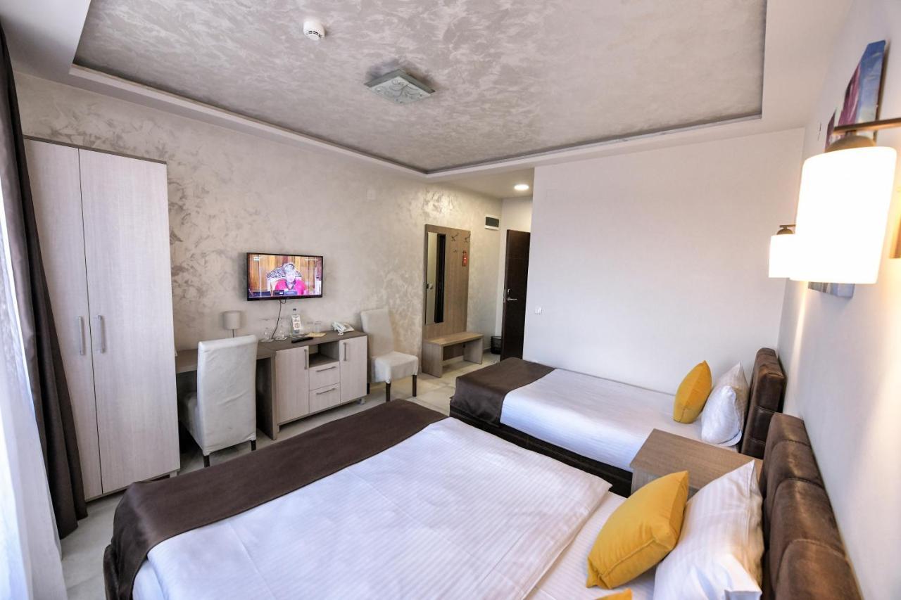 Garnet Hotel & Event Centar รูมา ภายนอก รูปภาพ