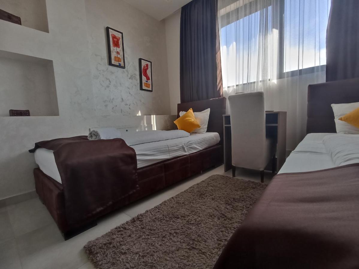 Garnet Hotel & Event Centar รูมา ภายนอก รูปภาพ