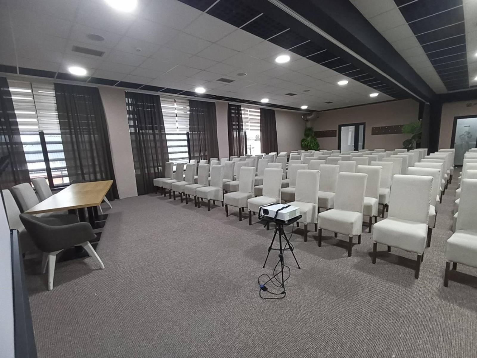 Garnet Hotel & Event Centar รูมา ภายนอก รูปภาพ