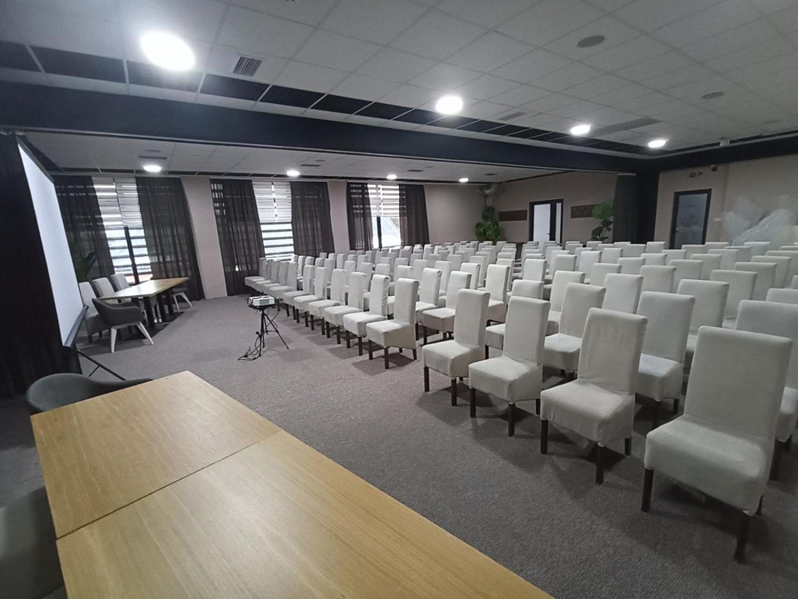 Garnet Hotel & Event Centar รูมา ภายนอก รูปภาพ