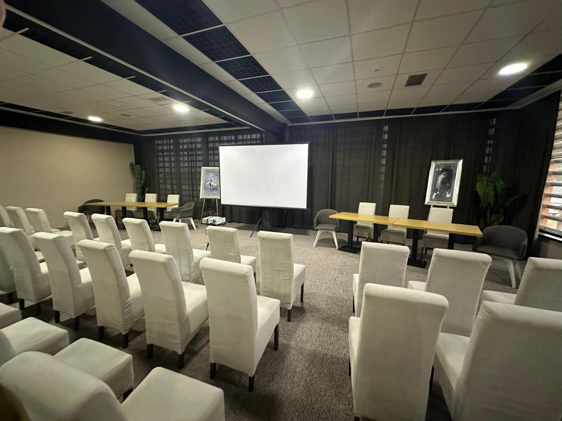 Garnet Hotel & Event Centar รูมา ภายนอก รูปภาพ