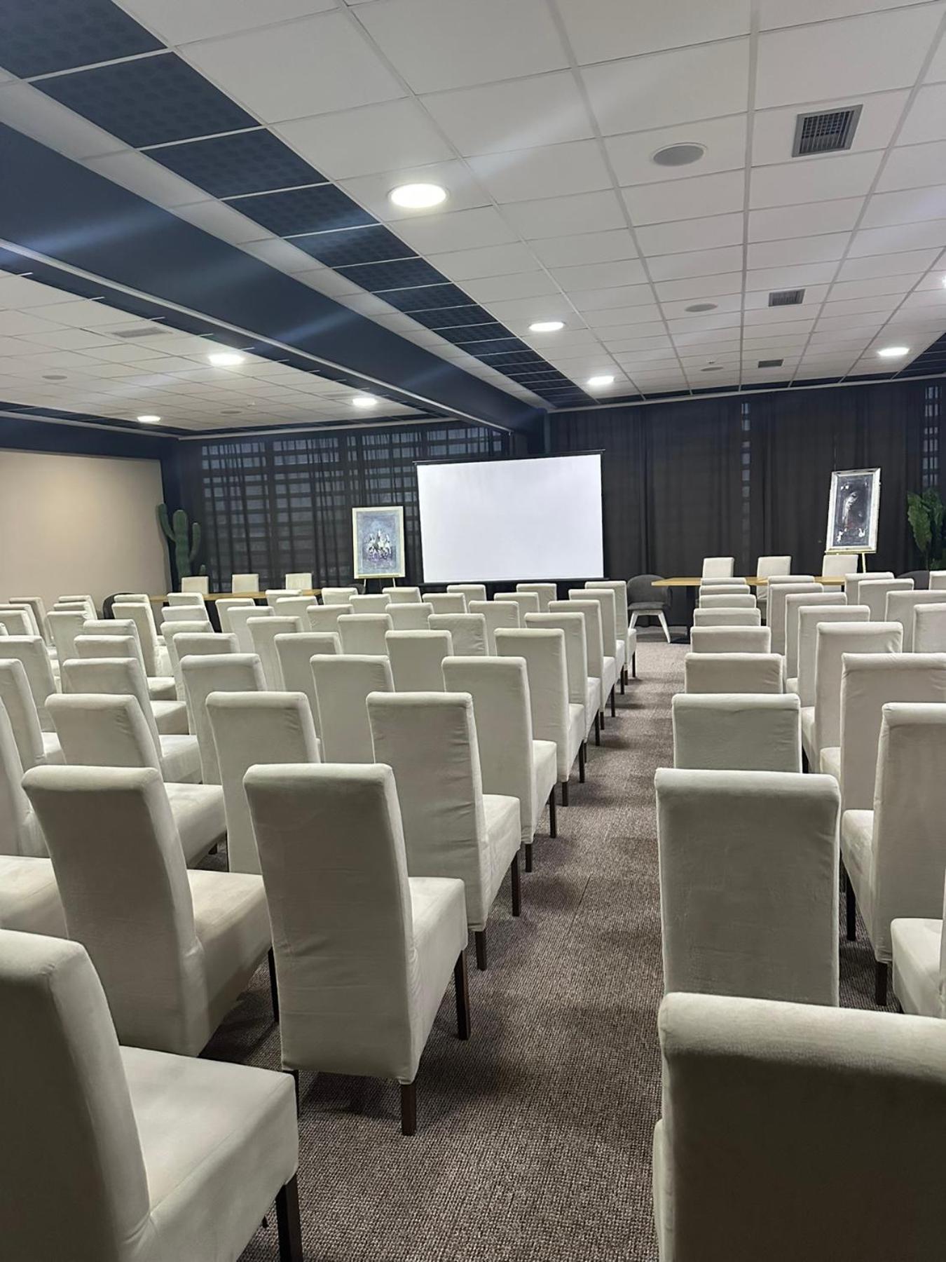 Garnet Hotel & Event Centar รูมา ภายนอก รูปภาพ