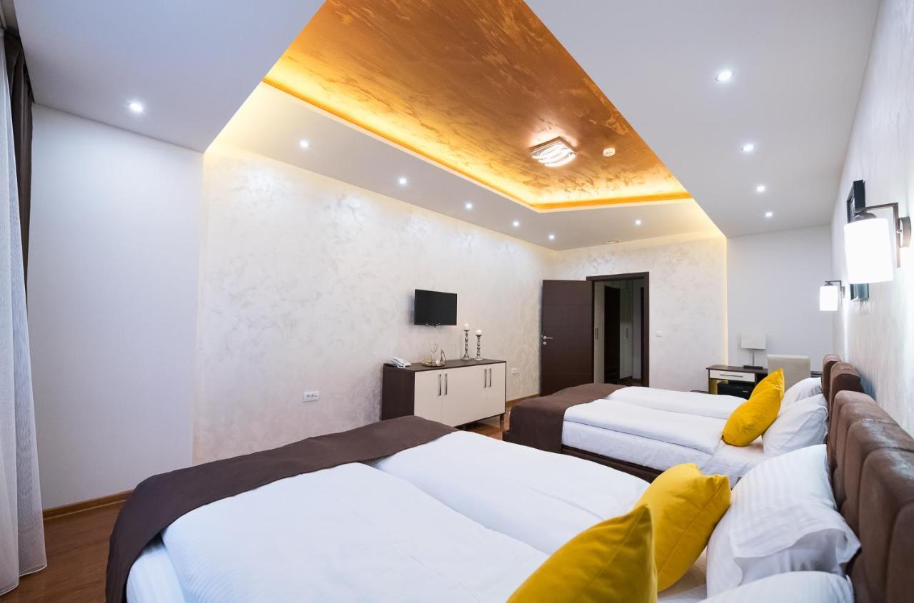 Garnet Hotel & Event Centar รูมา ภายนอก รูปภาพ