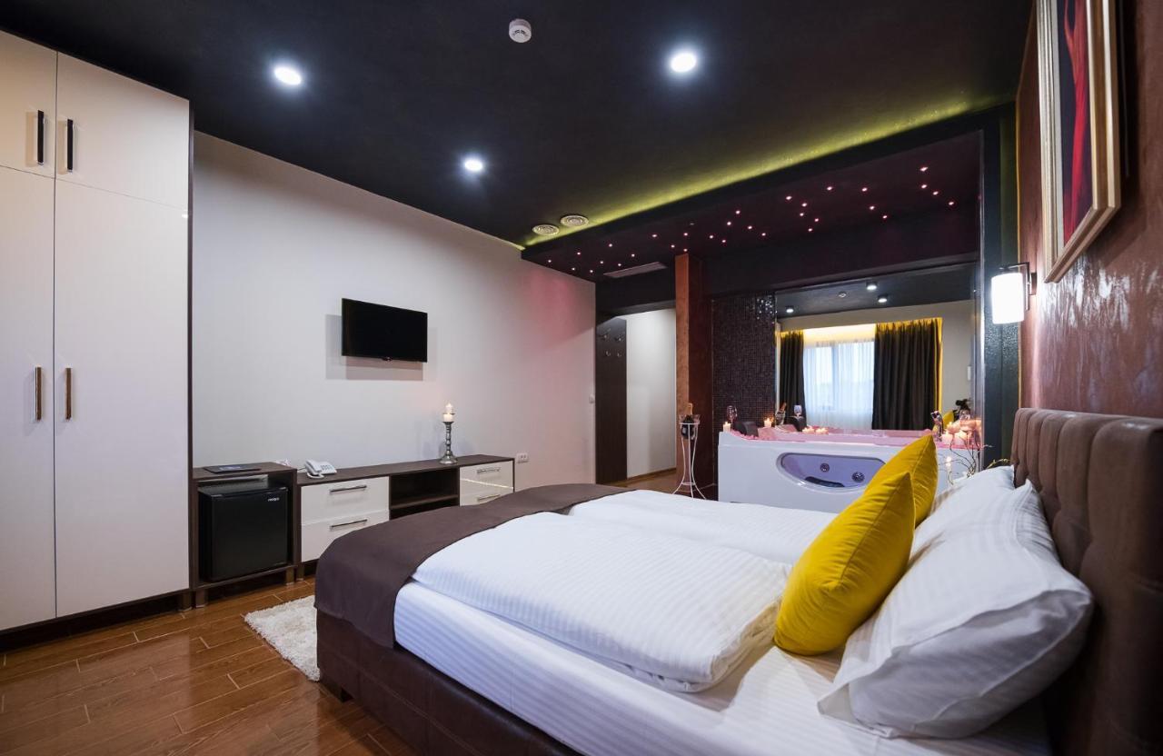 Garnet Hotel & Event Centar รูมา ภายนอก รูปภาพ