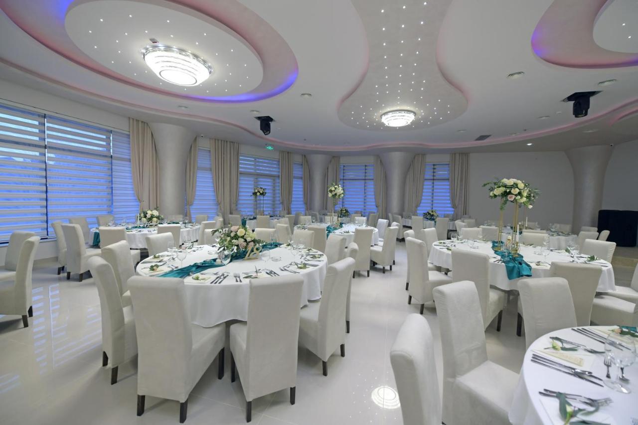Garnet Hotel & Event Centar รูมา ภายนอก รูปภาพ
